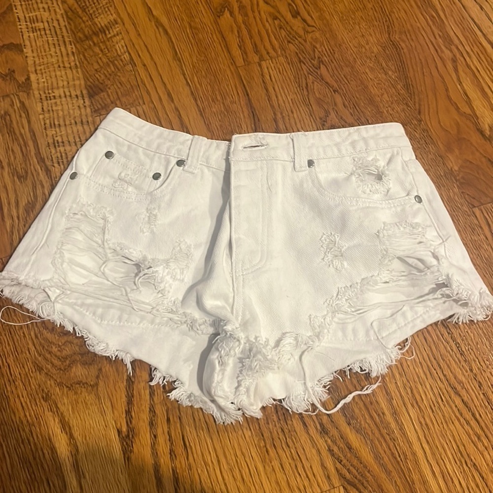 Signatures Woman’s White Jean Shorts Size S
